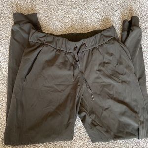 Lululemon jogger 28' olive green size 6